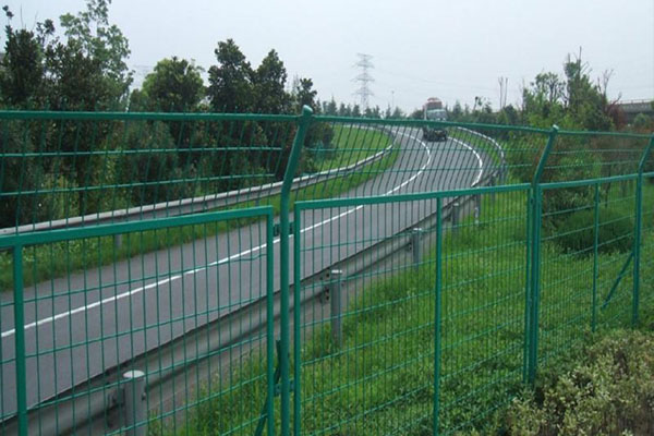 公路護(hù)欄網(wǎng)